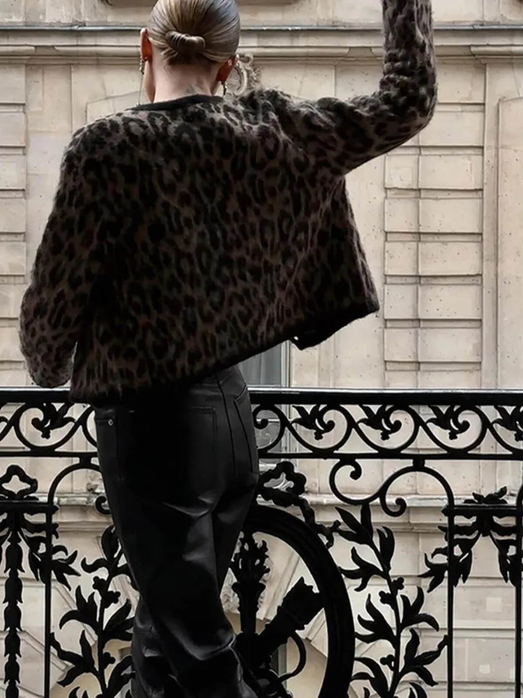 Fashion Round Neck Long Sleeve Leopard Printed Cardigan